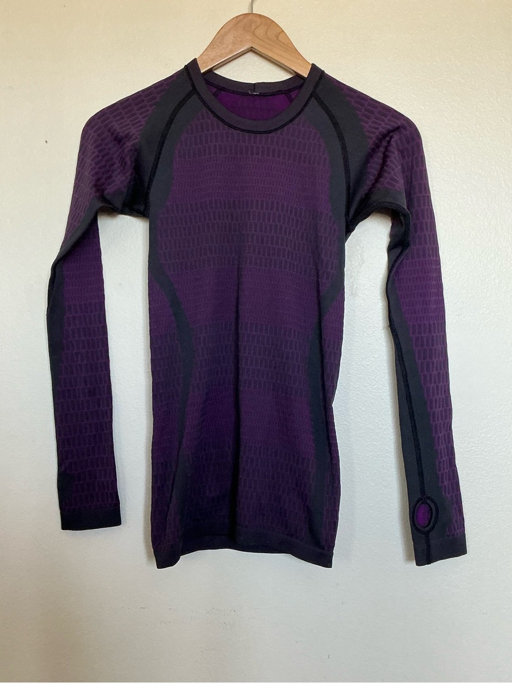 lululemon athletica Restless Pullover Purple and Black Long Sleeve Seamless Top